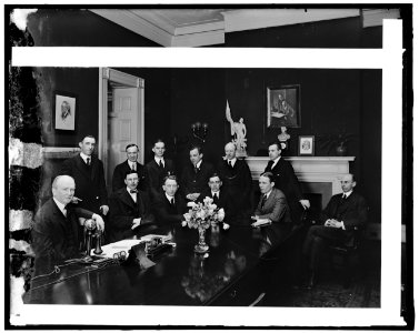 Sec. Tumulty and Newspaper Men at White House LOC hec.14121