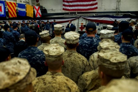 SECDEF talks with U.S. Navy and Marines aboard USS San Antonio (LPD 17). (19148964895)