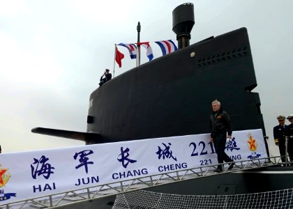 SECNAV departs a Chinese submarine. (8232067241)