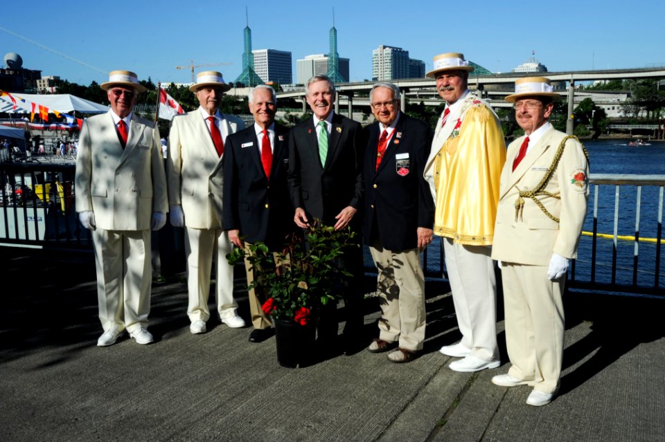 SECNAV honored at 106th Annual Rose Festival Fleet Week 150605-N-OO032-162