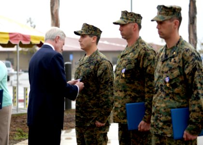 SECNAV presents a Silver Star medal. (8246657585)