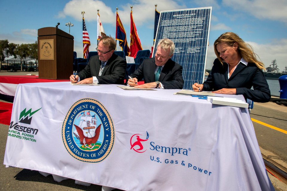 SECNAV signs an agreement to build a solar facility. (20659489608)