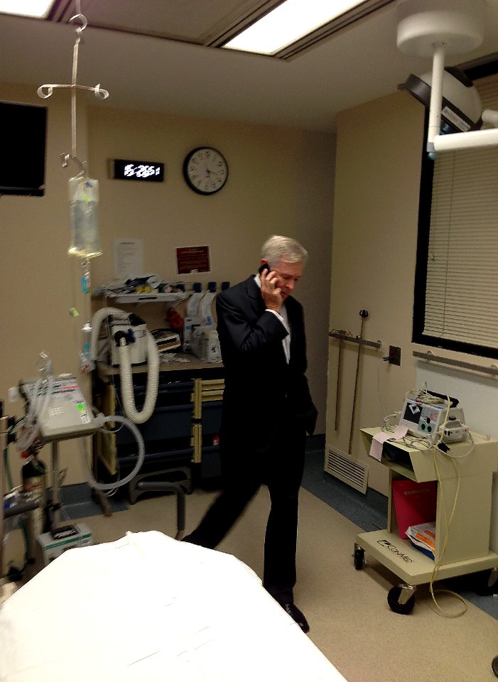 SECNAV speaks with the president. (9789019405)