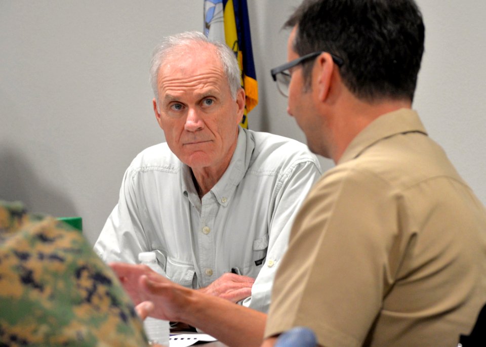 SECNAV Visits SPAWAR 170829-N-UN340-015