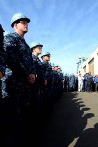 SECNAV visits with USS Green Bay 140109-N-BB534-070