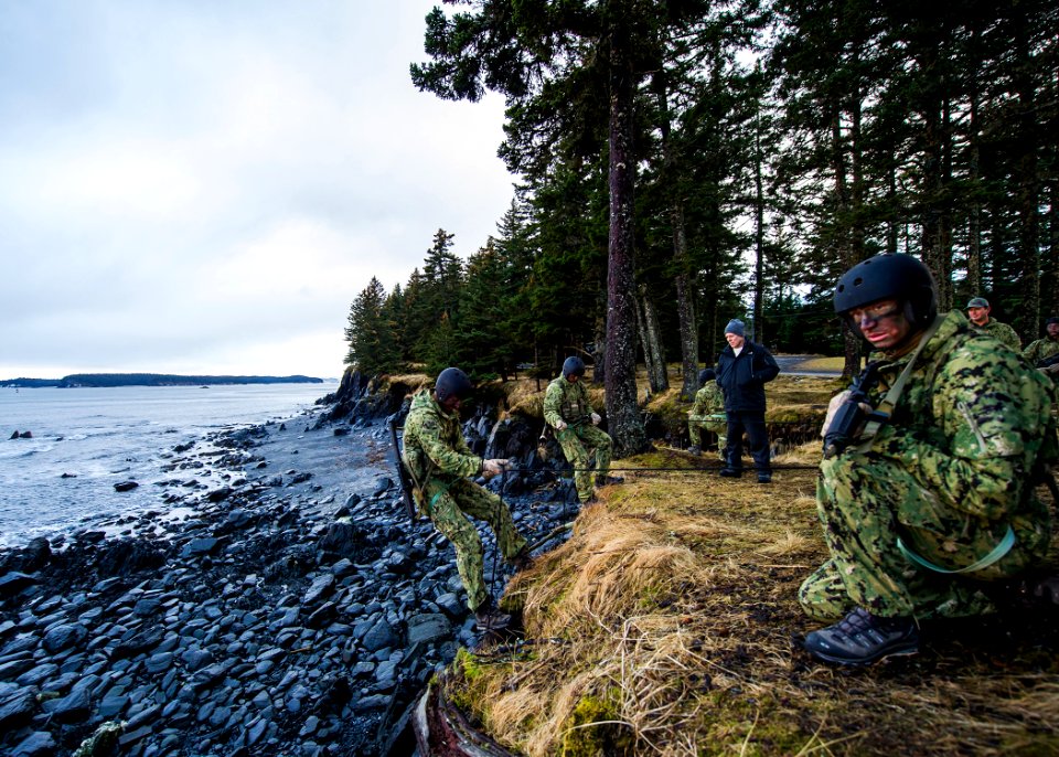 SECNAV watches training in Alaska. (8498336156)