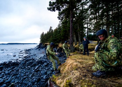 SECNAV watches training in Alaska. (8498336156)