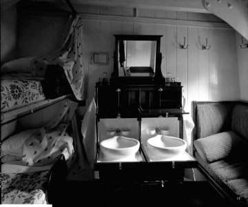 Second Class stateroom on the 'Balmoral Castle' (1910) RMG G10619