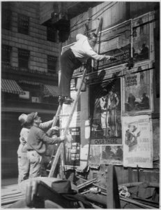 Second Liberty Loan, October 1917. Fattie Arbuckle, the movie star, putting up a Liberty Loan poster at Times Square, Ne - NARA - 533663