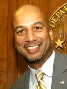 Secretary Alphonso Jackson with New Orleans Mayor Ray Nagin 207-DP-9103-NOMyr535 (cropped)