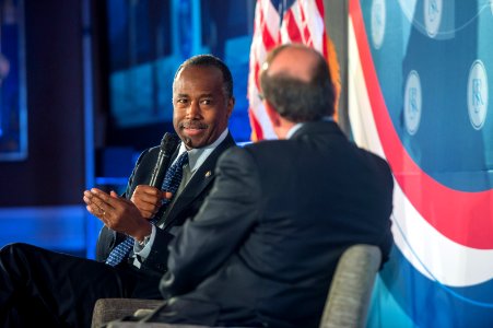 Secretary Carson at Financial Services Roundtable Fall Conference (37105250411)