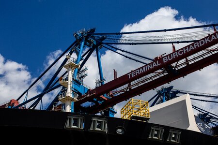 Hamburg crane container ship