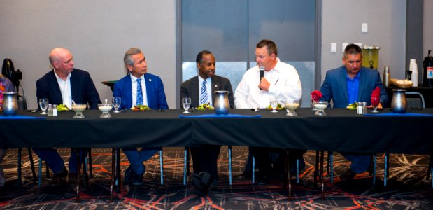 Secretary Carson meet and tour with United Native American Housing Association (36579207512)
