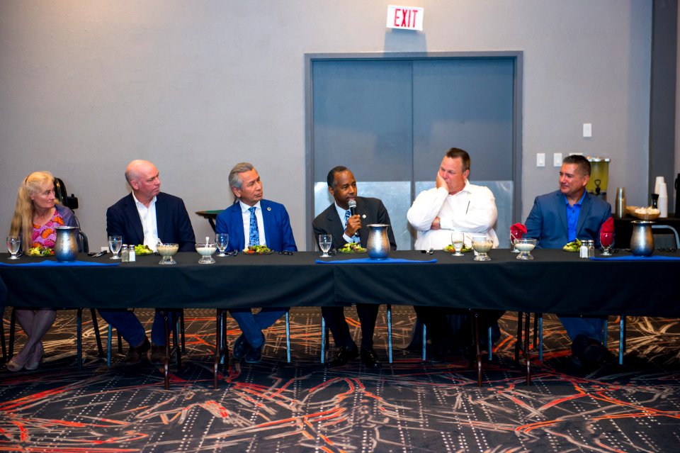 Secretary Carson meet and tour with United Native American Housing Association (36748901585)