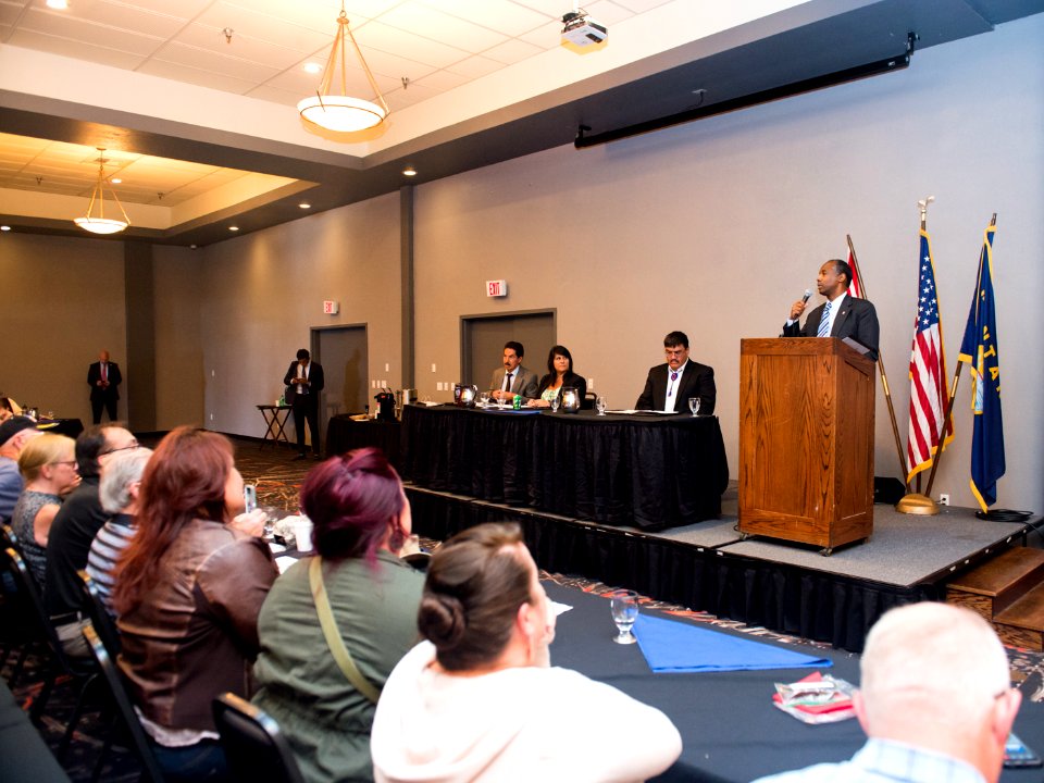 Secretary Carson meet and tour with United Native American Housing Association (36748900995)