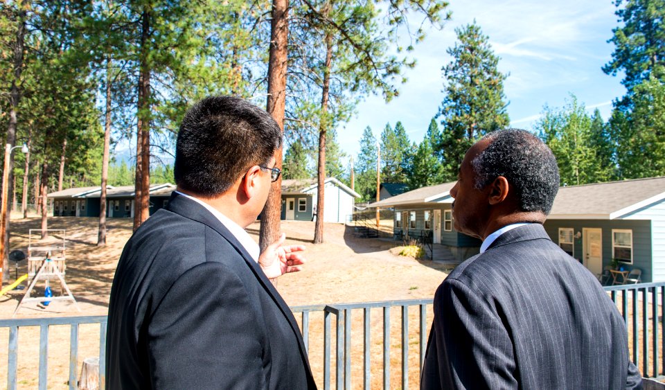Secretary Carson meet and tour with United Native American Housing Association (36748903515)