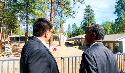 Secretary Carson meet and tour with United Native American Housing Association (36748903515)