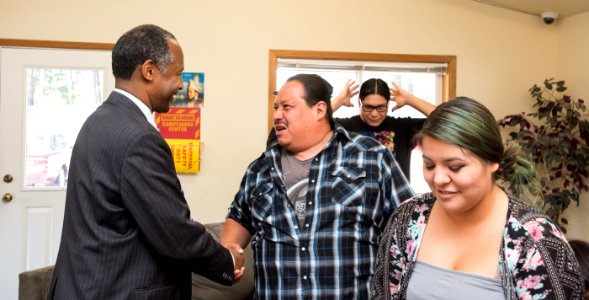 Secretary Carson meet and tour with United Native American Housing Association (36748903145)