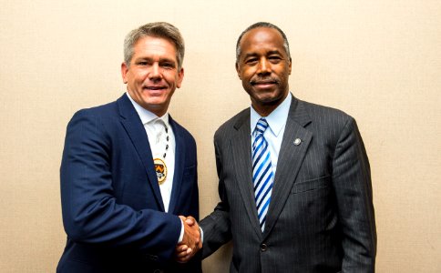 Secretary Carson meet and tour with United Native American Housing Association (36748907275)