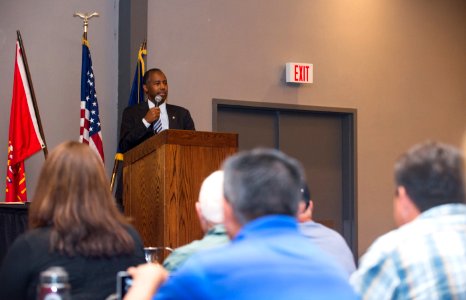 Secretary Carson meet and tour with United Native American Housing Association (36748909825)