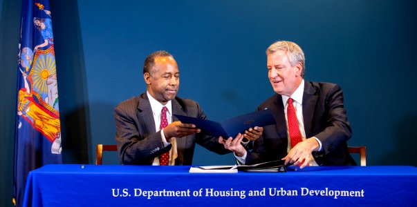 Secretary Carson NYCHA Agreement Signing (33123253998)