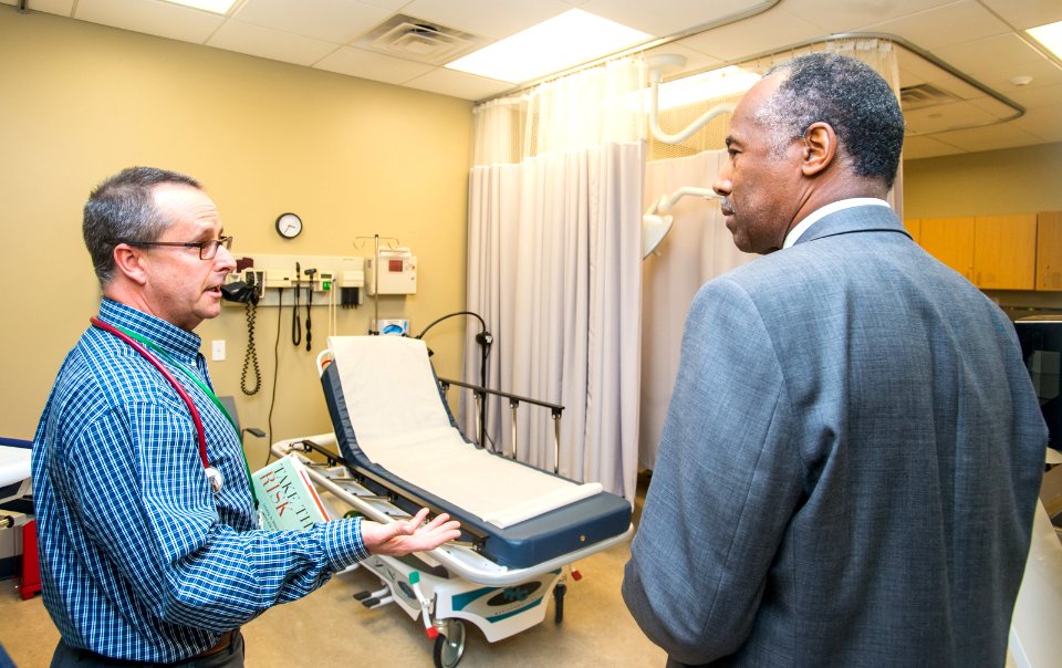 Secretary Carson tour of Stout Street Health Center and Lofts Denver, Colorado (37902338082)