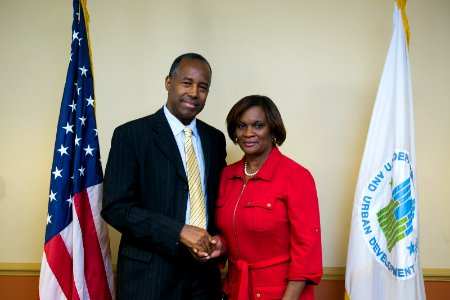 Secretary Carson visits Atlanta Field Office (24373870548)