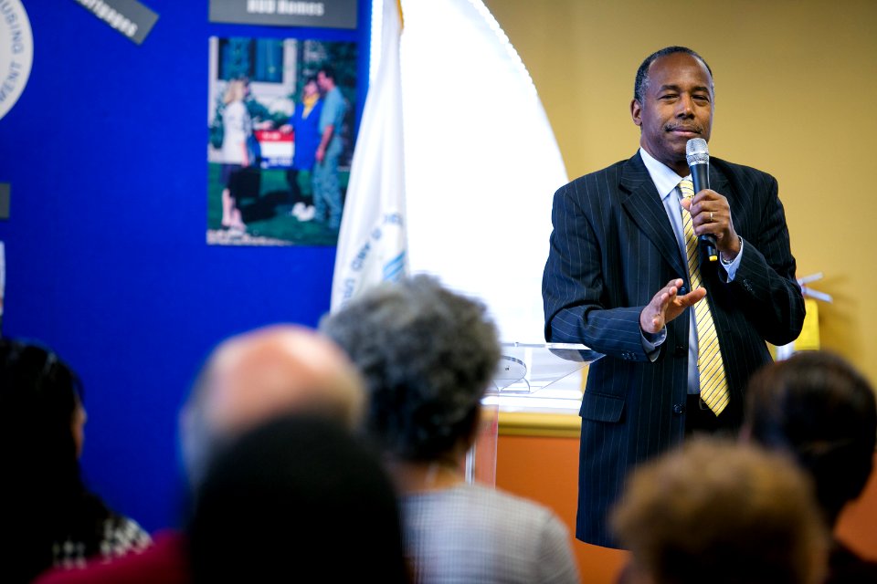 Secretary Carson visits Atlanta Field Office (24373872498)