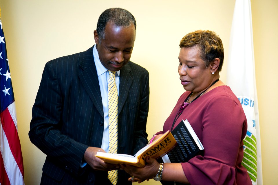Secretary Carson visits Atlanta Field Office (37534606014)
