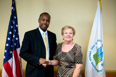 Secretary Carson visits Atlanta Field Office (26469433109)