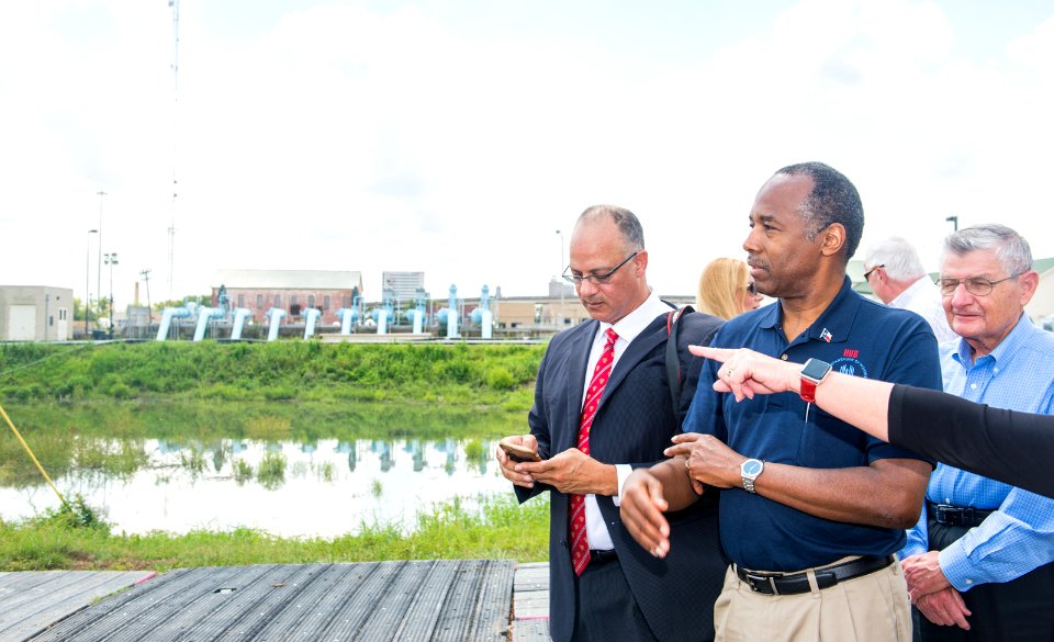 Secretary Carson visits Beaumont Texas (36703770213)