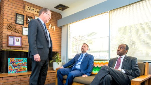 Secretary Carson visits Cedar Rapids, Iowa (41552685722)