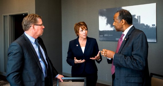 Secretary Carson visits Cedar Rapids, Iowa (41593198171)