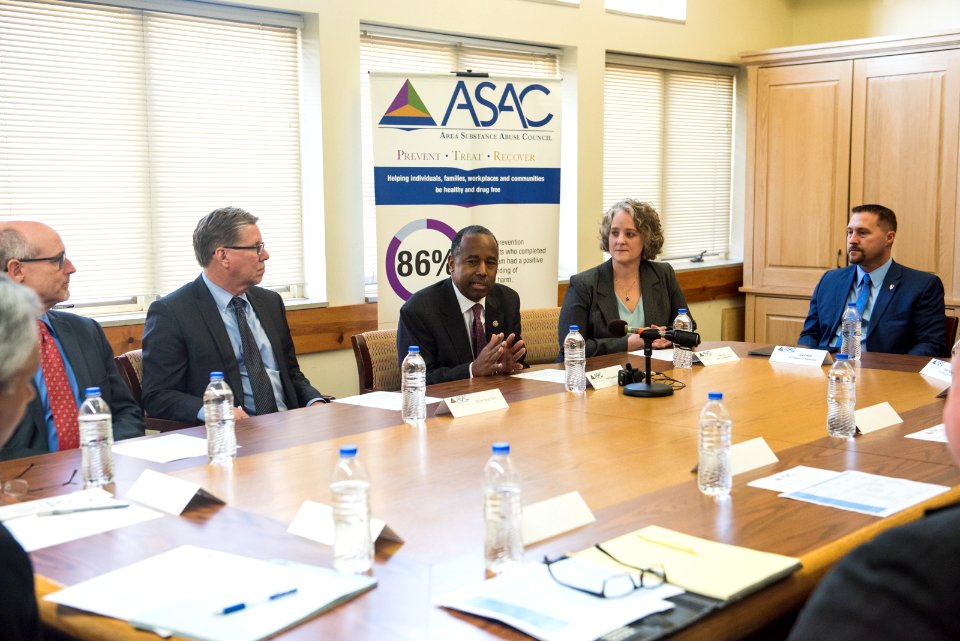 Secretary Carson visits Cedar Rapids, Iowa (41593198921)