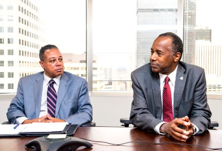 Secretary Carson visits Denver HUD Field Office (37362991544)