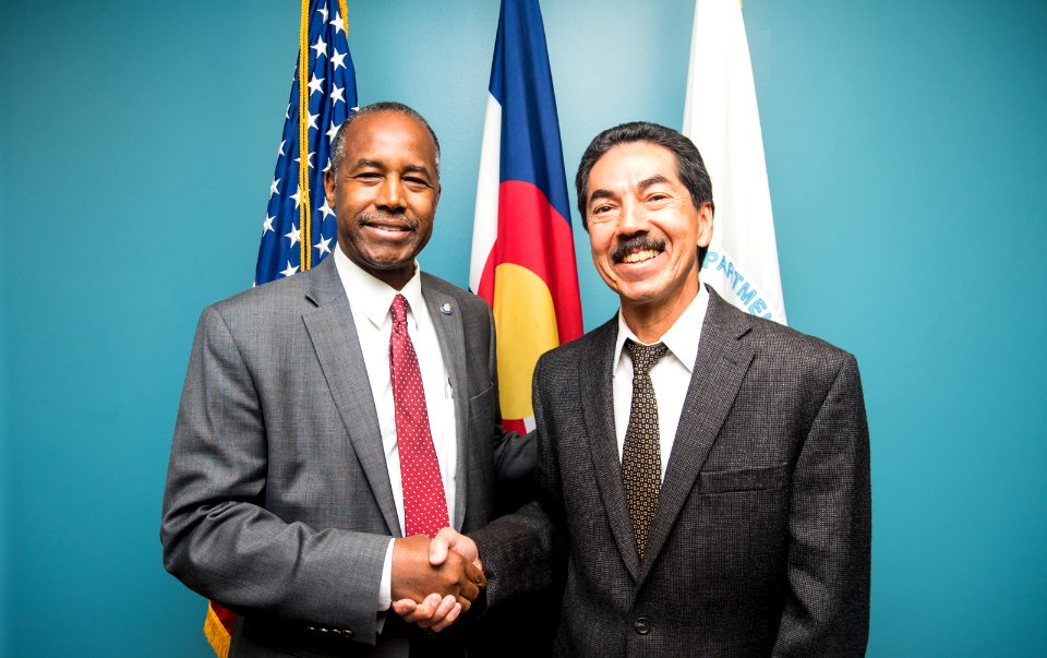 Secretary Carson visits Denver HUD Field Office (37362991894)