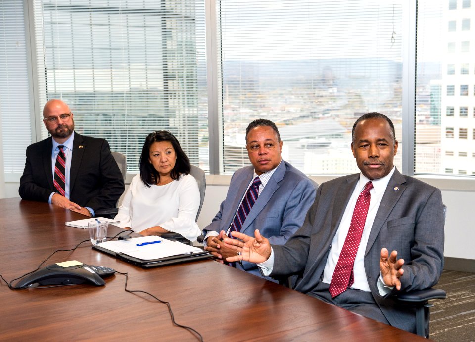 Secretary Carson visits Denver HUD Field Office (38041521602)