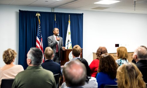 Secretary Carson visits Denver HUD Field Office (38041524972)