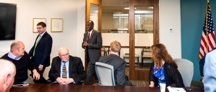 Secretary Carson visits Denver HUD Field Office (38072578241)
