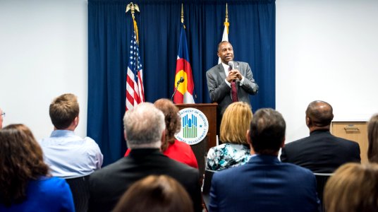 Secretary Carson visits Denver HUD Field Office (38072579801)