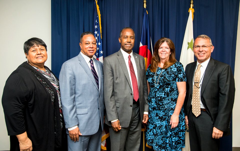 Secretary Carson visits Denver HUD Field Office (38041527852)