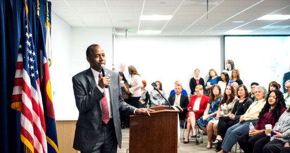 Secretary Carson visits Denver HUD Field Office (38072579541)