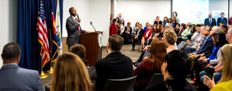 Secretary Carson visits Denver HUD Field Office (38072584221)