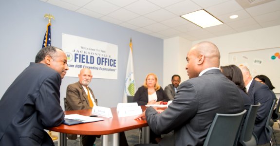 Secretary Carson visits Jacksonville Filed Office (33159564494)