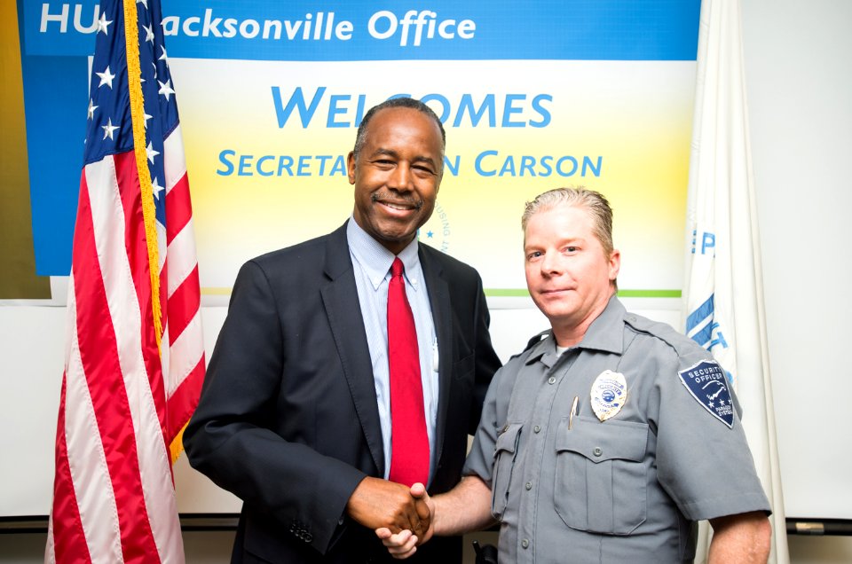 Secretary Carson visits Jacksonville Filed Office (33159594924)