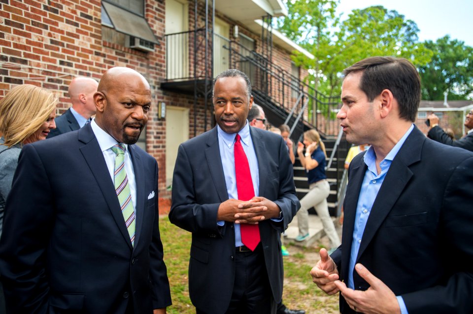 Secretary Carson visits Jacksonville’s Eureka Gardens (33600340450)