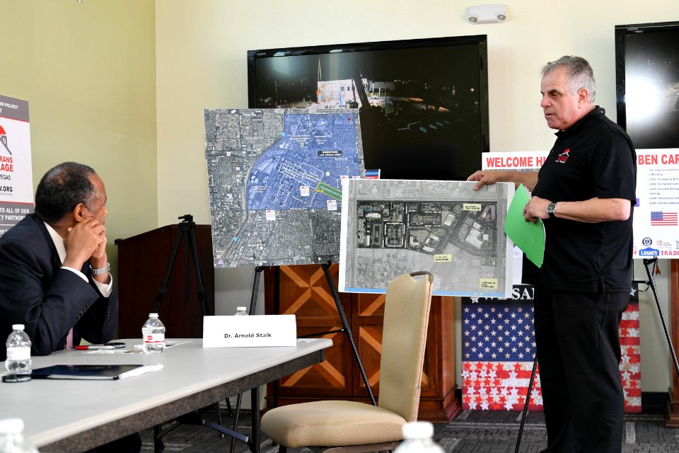 Secretary Carson Visits Las Vegas, Nevada (27984893848)