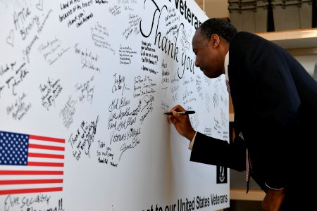 Secretary Carson Visits Las Vegas, Nevada (27984956418)