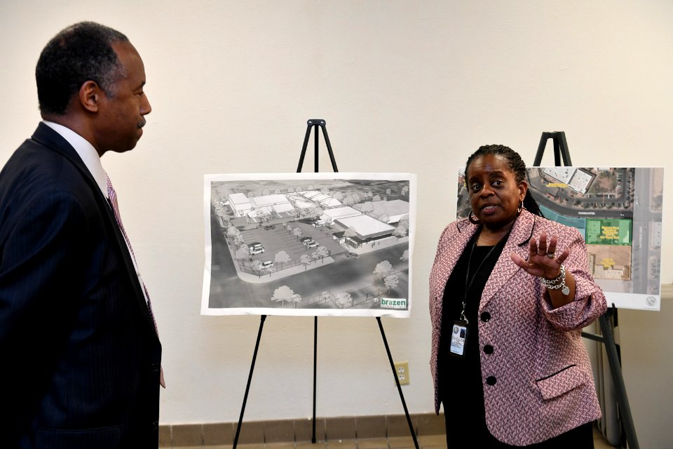 Secretary Carson Visits Las Vegas, Nevada (40954835945)