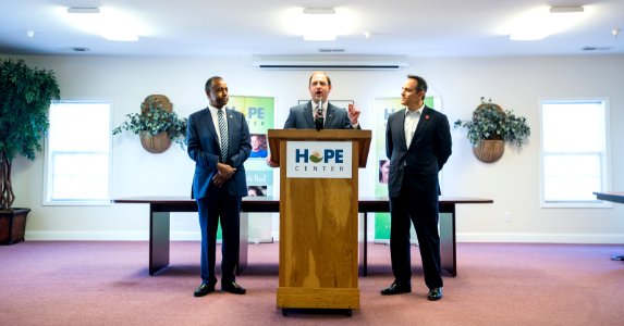 Secretary Carson visits Lexington and Louisville, Kentucky (25100966167)